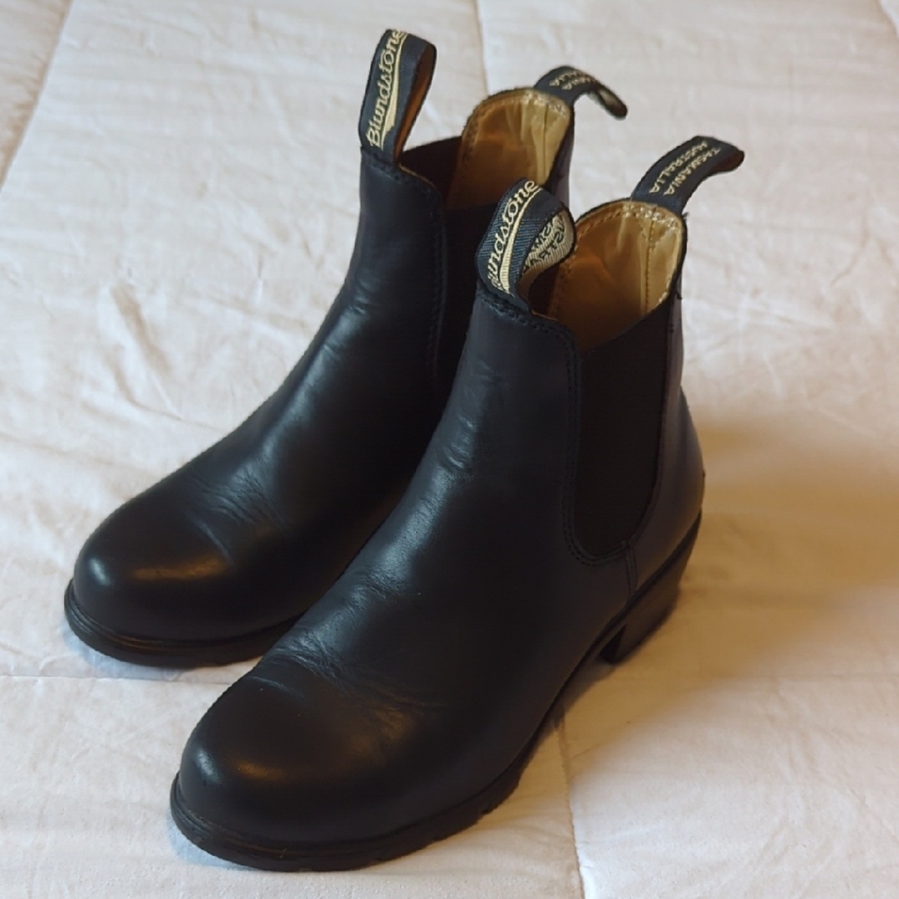 Blundstone Black Leather Heeled Boots